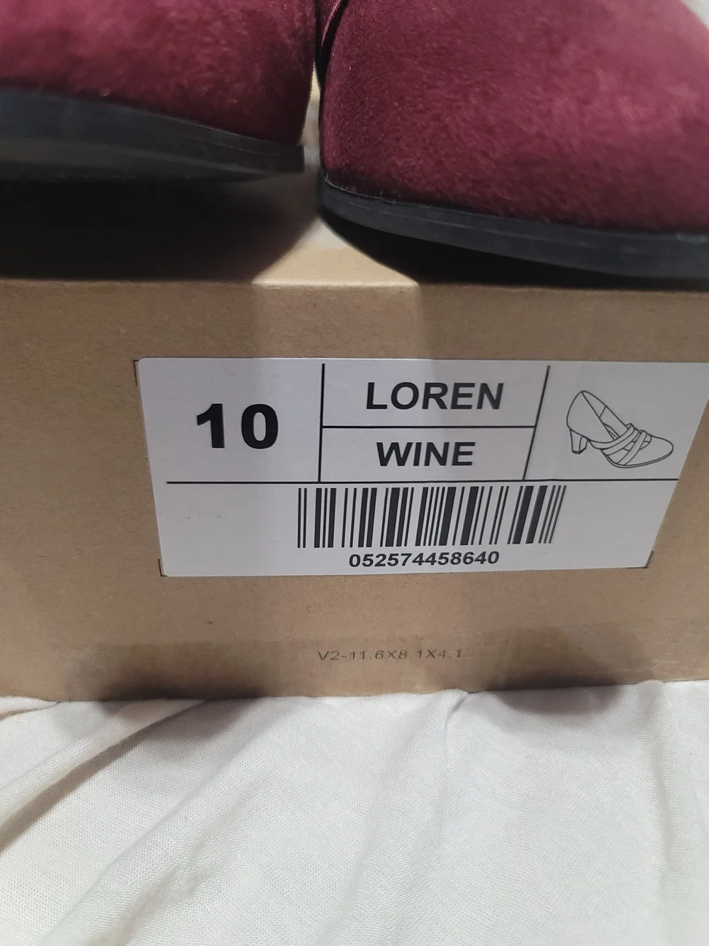 Journee Collection Loren Wine Faux Suede Heeled Pumps Size 10 NIB